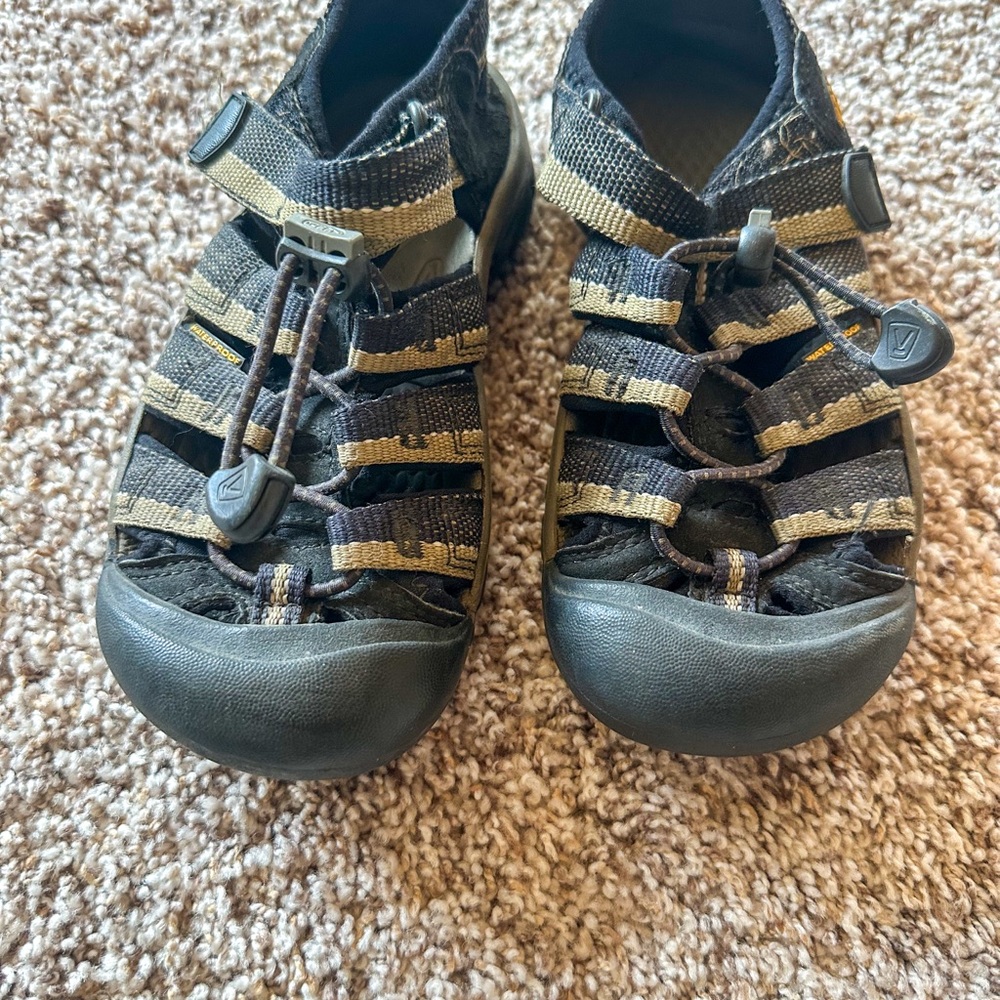 Kids Black and Tan Outdoor Sandals